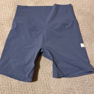 Vuori Women's All The Form Shorts in Azure